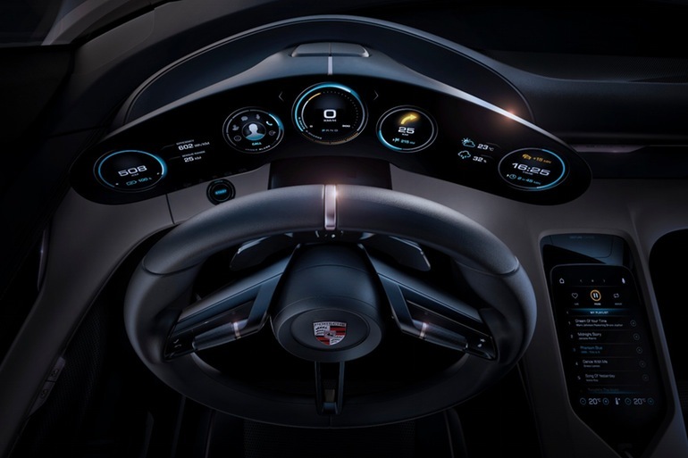 Porsche представила электрический суперкар, заряжающийся быстрее Tesla