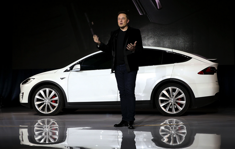 Почему аналитики понизили целевые цены акций Tesla несмотря на выпуск нового авто