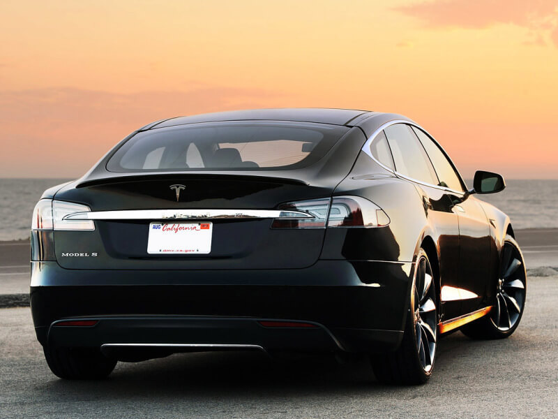 Tesla Model S стала по-настоящему автономной