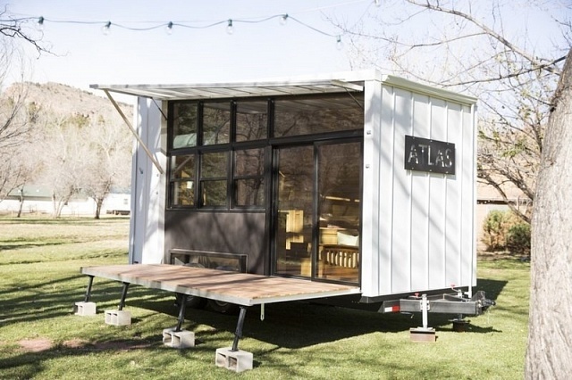 В Колорадо построили раскладной двухэтажный микро-дом на солнечных батареях