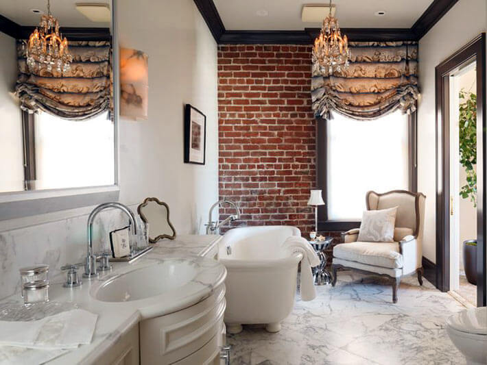 Кирпичная стена в интерьере ванной комнаты—стильно и дерзко!