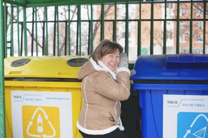 Москвичка заставила чиновников установить баки для сортировки мусора