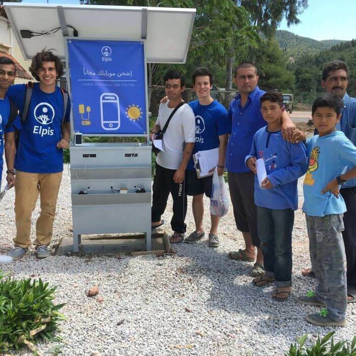 Cолнечная станция для зарядки телефонов в Греции