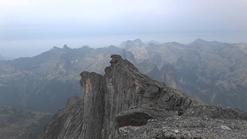 8 самых красивых гор России, которые так и тянет покорить