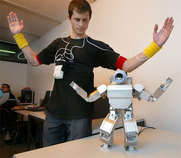 Робот выполняет любые. Тело робота. Туловище робота. Тело робота будущего. Части тела робота.