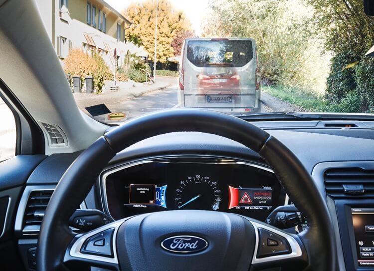 Новая технология Ford поможет автомобилистам двигаться в «зелёной волне»