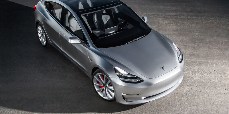 Сотрудникам Tesla показали Model 3 в награду за прибыльный квартал