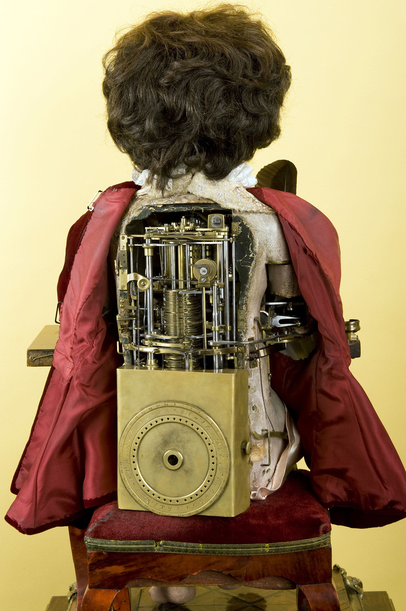 Удивительный мальчик-робот возрастом в 250 лет работает и сейчас