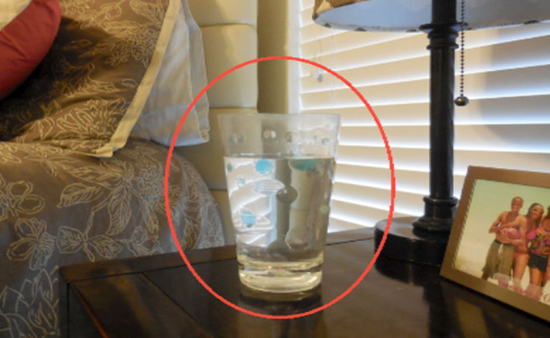 Поставьте стакан воды с солью на 24 часа в любое место в доме – и вы увидите, что произойдет