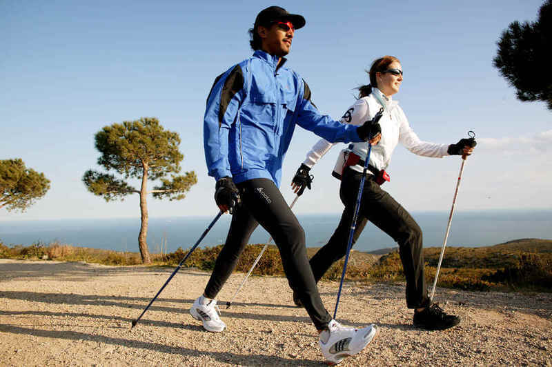Правильная техника скандинавской ходьбы задействует до 90% мышц тела! 