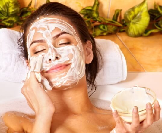 Стираем морщины: 10 лучших масок для лица с эффектом лифтинга