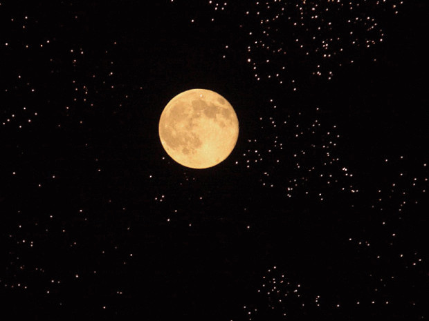 Ночью 11 августа над Землей взошла супер-Луна