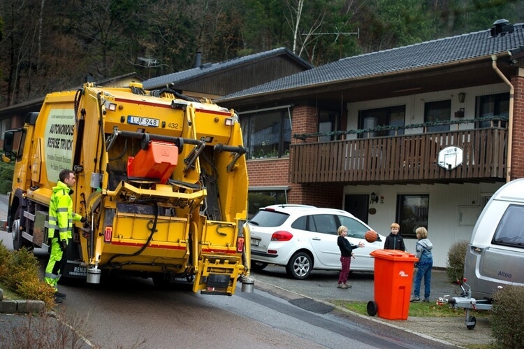 Volvo испытывает самоуправляемый мусоровоз
