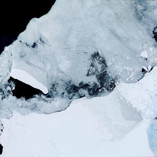 ОАЭ отбуксирует айсберги для добычи воды