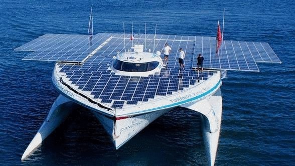 Крупнейший пароход на солнечной энергии в Эгейском море