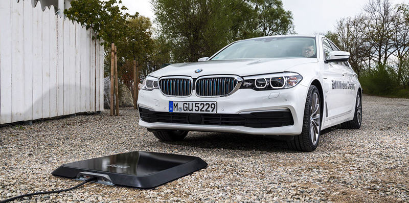 Гибриды BMW 2018 года получат беспроводную зарядку