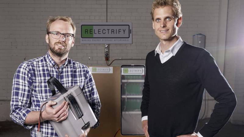 Старые автомобильные аккумуляторы можно использовать для хранения солнечной энергии в домах