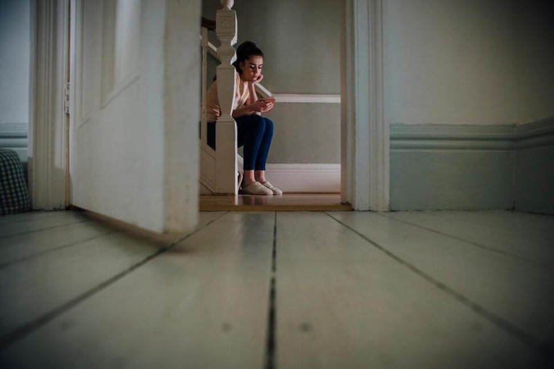 Одиночество в сети: Как социальные медиа влияют на психологическое здоровье девочек