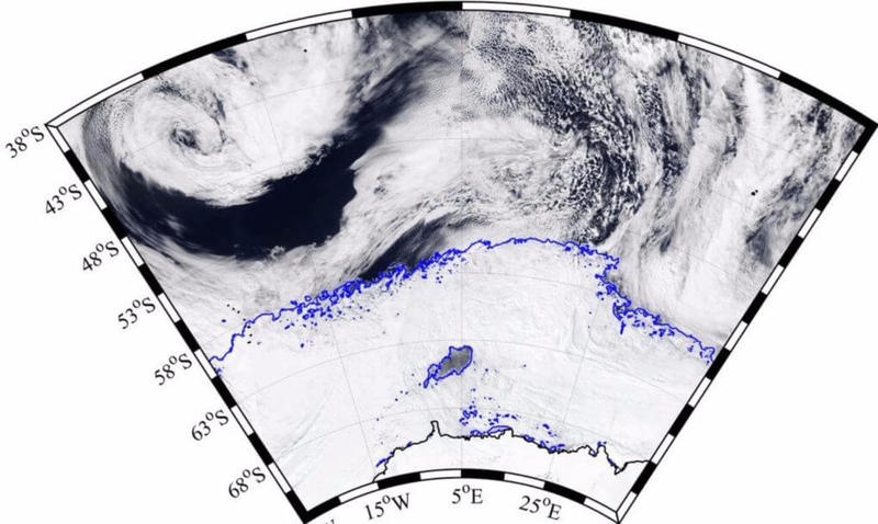 В Антарктиде появилась загадочная гигантская дыра