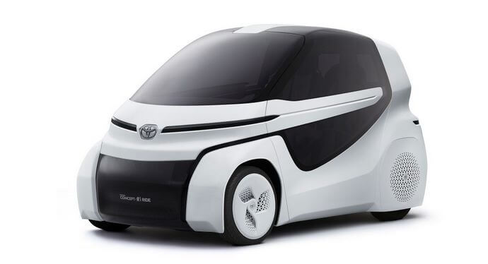 Toyota показала новый футуристичный электромобиль для инвалидов и электроскутер