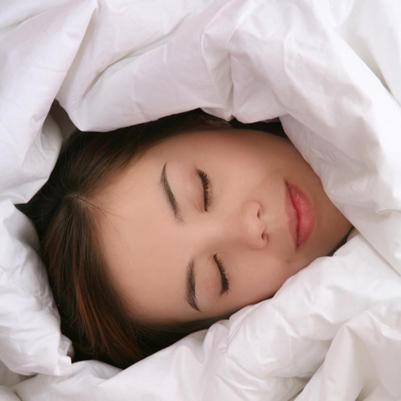 Как тяжелое одеяло делает крепче сон