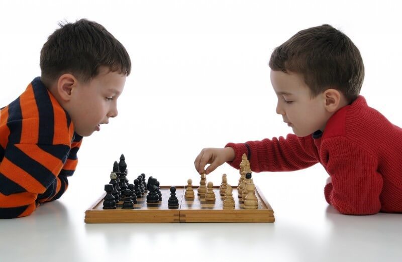 Игра за престол: 10 причин учить ребенка играть в шахматы