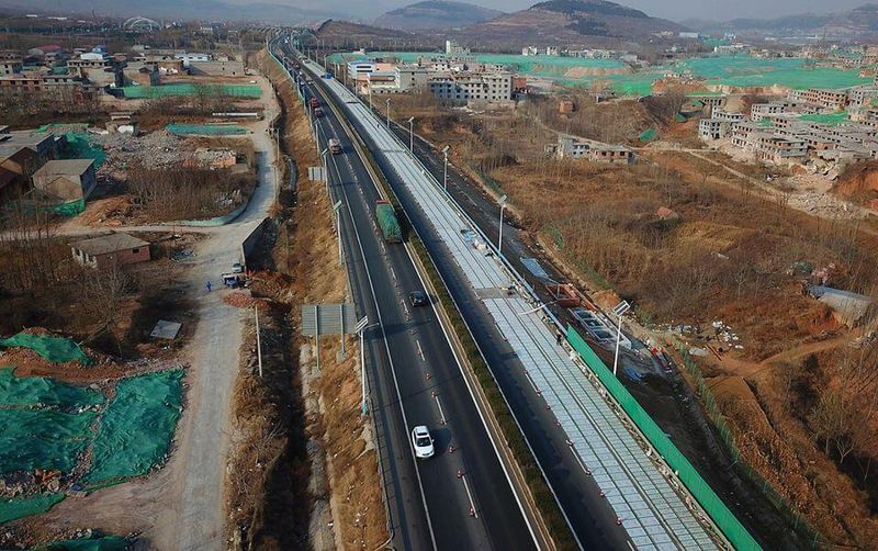 В Китае строят дороги из солнечных панелей