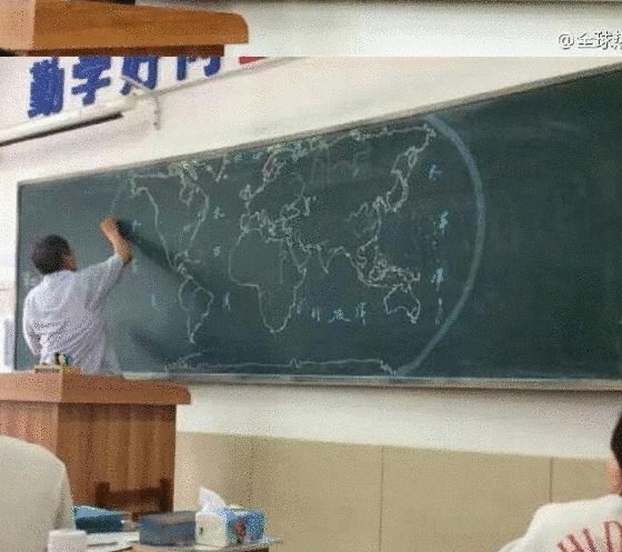 Учитель географии нарисовал карту мира по памяти