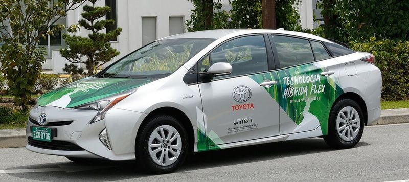 Создан гибрид Toyota Prius, работающий на спирте из сахарного тростника