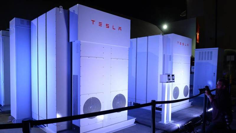 Из-за батарей Tesla треть электричества досталась австралийцам бесплатно