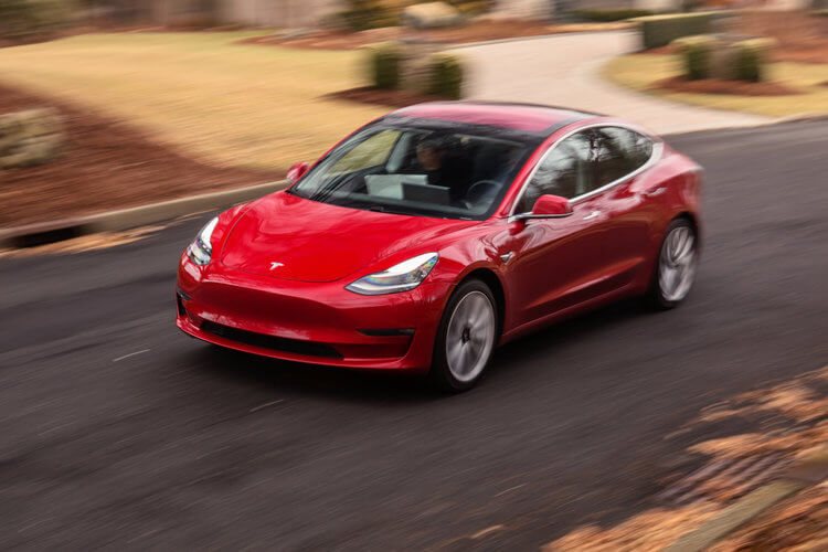 Tesla Model 3 стал самым популярным электрокаром в США