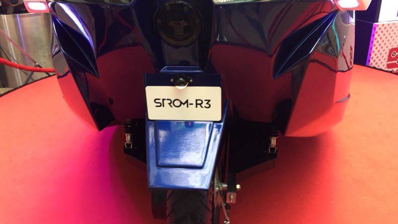 Индийский стартап показал в Мумбаи электрический трицикл Strom R3