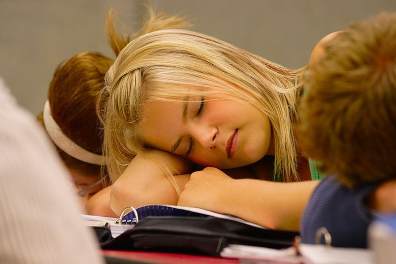 Ученые— хроническое недосыпание  у детей вызвано ранним подъемом в школу