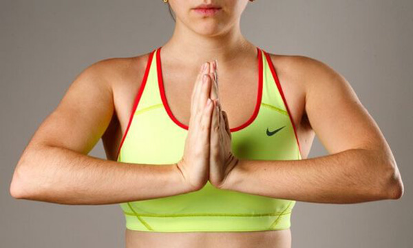 Как убрать жир с рук: Действенные упражнения без гантелей для женщин