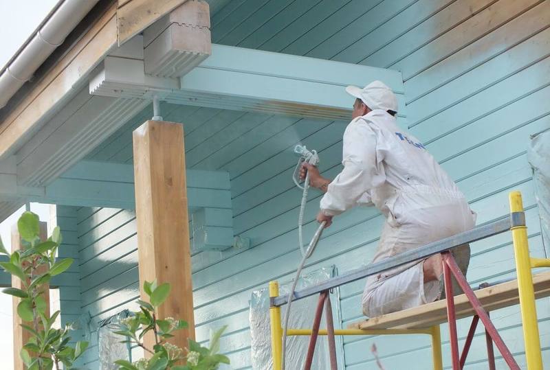 Деревянный дом: Чем покрасить снаружи