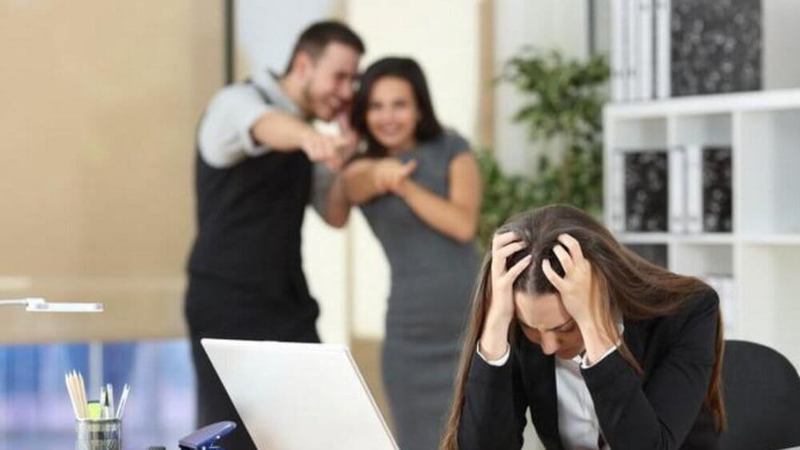 Травля на работе: Как не стать жертвой моббинга