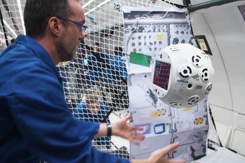 Летающий робот с искусственным интеллектом успешно отправился на МКС