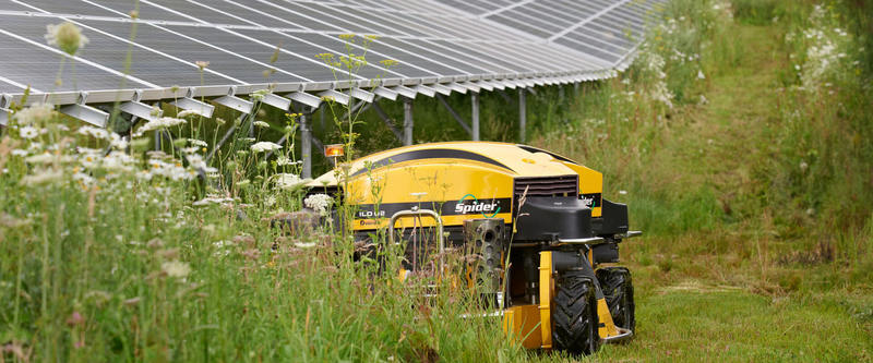 Дистанционная косилка Inlon Spider ILD02 поможет спасти солнечные электростанции от сорняков