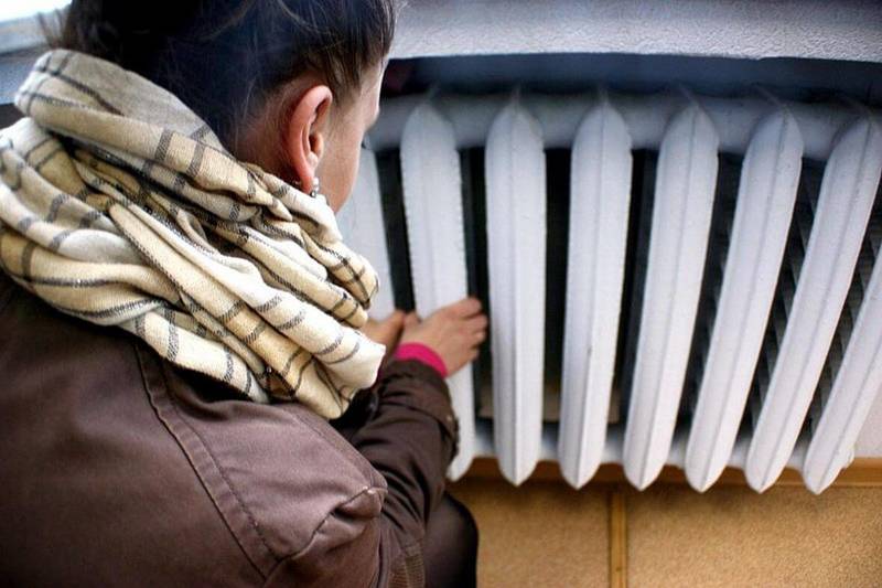 Почему радиатор отопления сверху горячий, снизу холодный