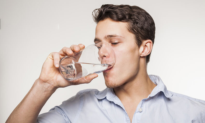 4 довода в пользу того, чтобы пить тёплую воду вместо холодной