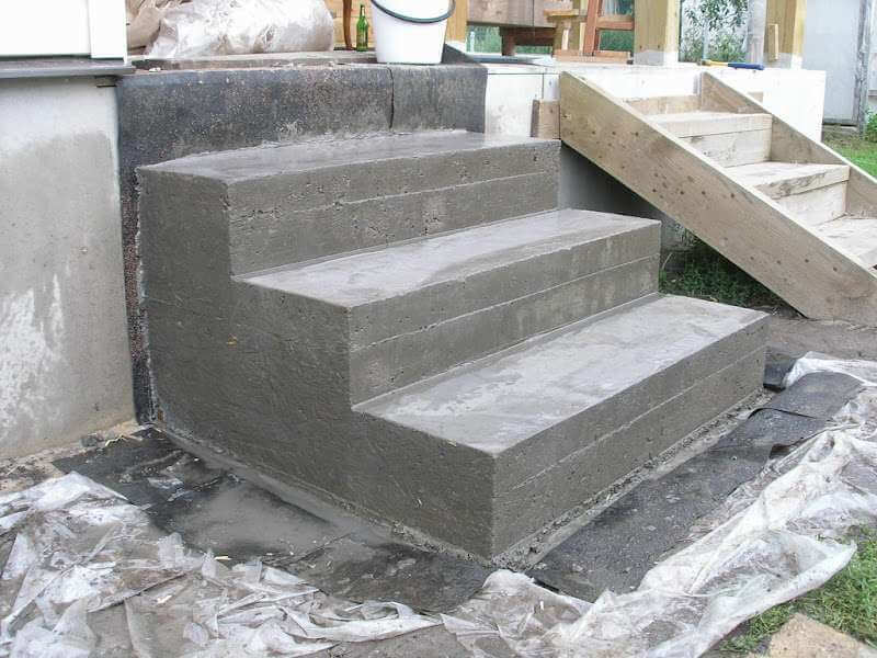 Строительство бетонных ступеней для лестниц