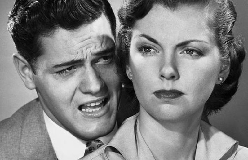 6 типов неправильных реакций мужчин в ответ на жалобы женщин