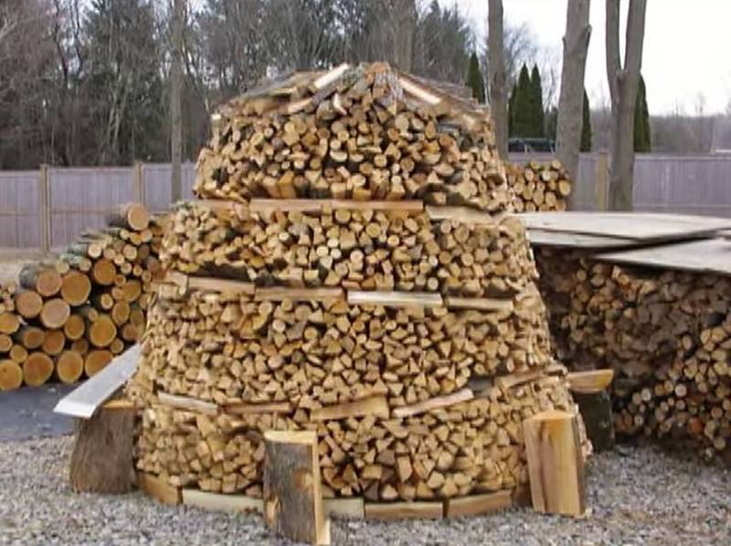 Как правильно сушить и хранить дрова