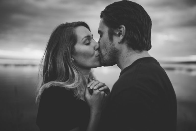 10 правил, по которым развиваются отношения мужчины и женщины