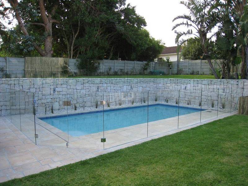 Как огородить бассейн от детей