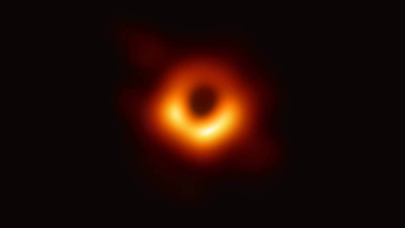 10 научных событий, узнанных из первых фотографий черных дыр