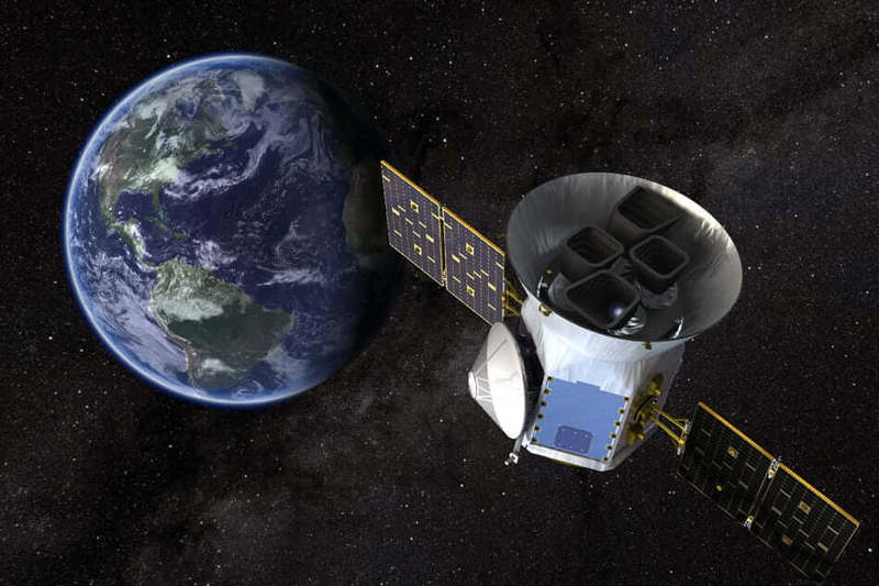 Телескоп TESS нашел первую экзопланету размером с Землю