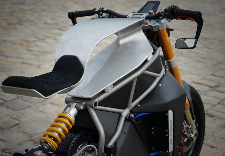 Электрический стритфайтер E-Raw - новый мотоцикл-монстр от французской Essence