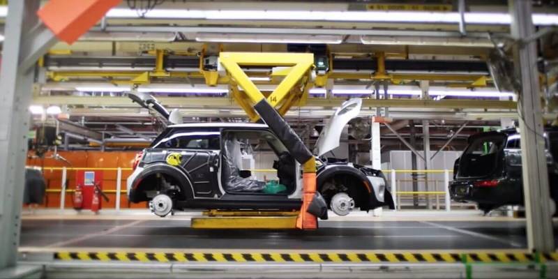 BMW показала сборку MINI Electric на конвейере