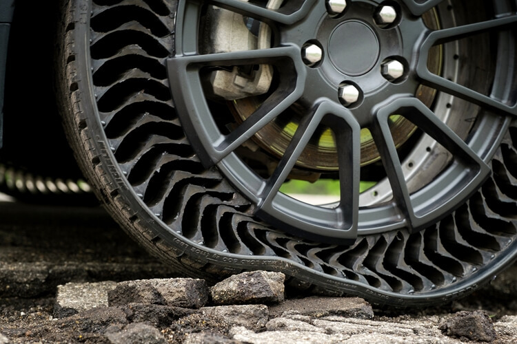 GM и Michelin снабдят пассажирские автомобили безвоздушными шинами